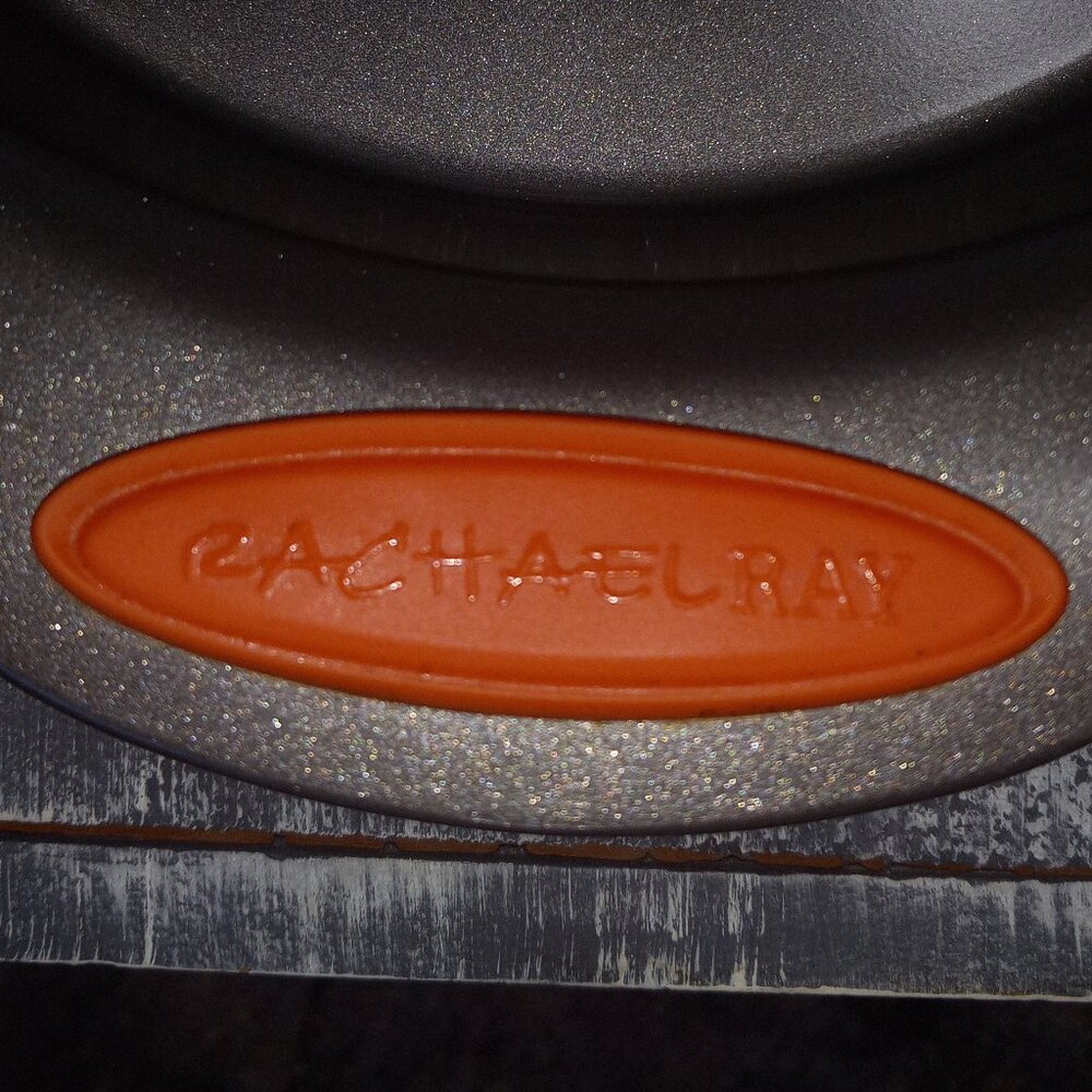 2 Rachael Ray 9" Cake Pans - Picture 4 of 6